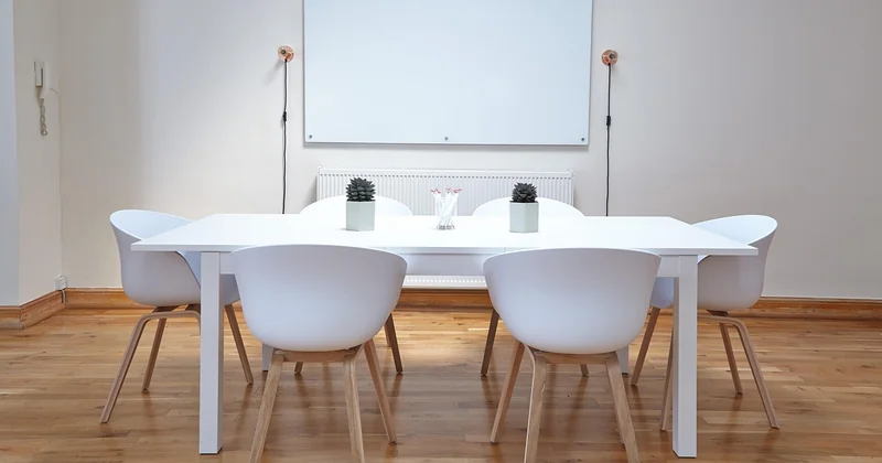 Peut-on poser du parquet flottant sur carrelage sans sous-couche ?